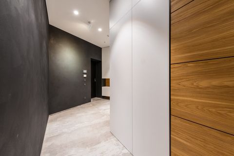 Чем KNX принципиально отличается от беспроводных протоколов?