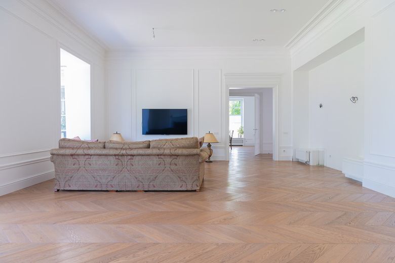Сколько стоит качественная звукоизоляция пола в квартире 120 м²?